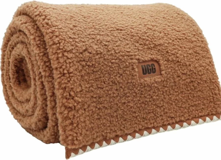 UGG Women's UGGfluff Scalloped Scarf - Soft, Warm & Stylish Winter Accessory