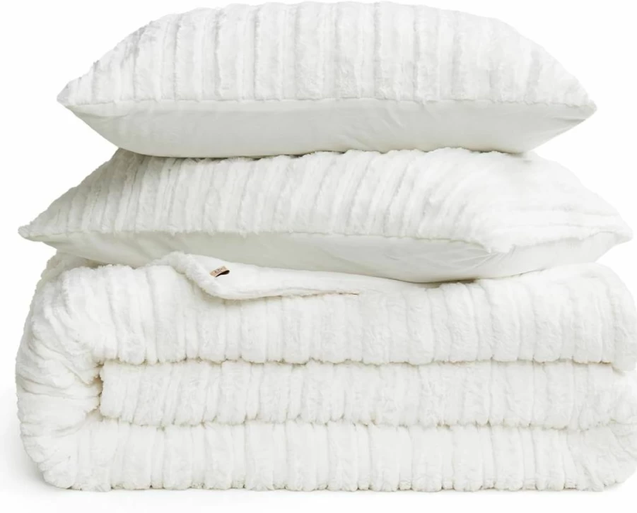 UGG Kenzie Full/Queen Plush Faux Fur Comforter Set - Hypoallergenic Down Alternative, Soft & Washable, Includes 2 Pillow Shams, White Snow, Warm Fluffy Bedding for Cozy Bedroom
